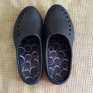 Crocs Clog Black Slip-ons Women's 7